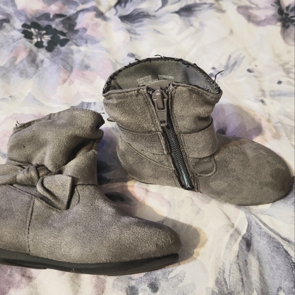 Girls boots